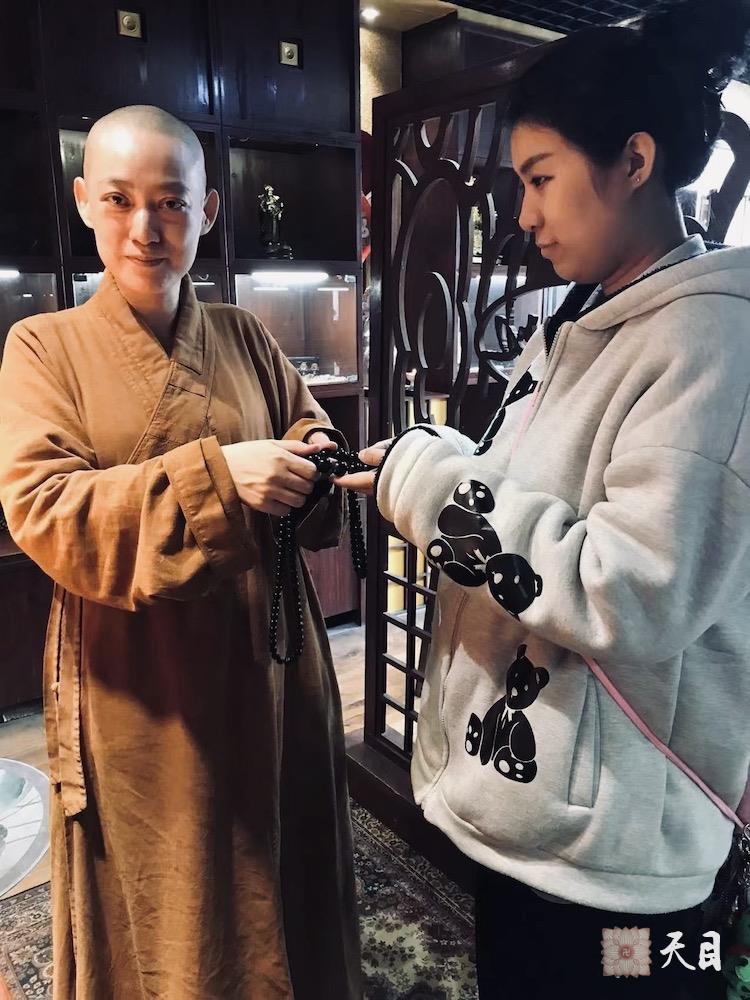 20240109果实法师在中山常静居士的莲花地佛教珍宝主题文化店