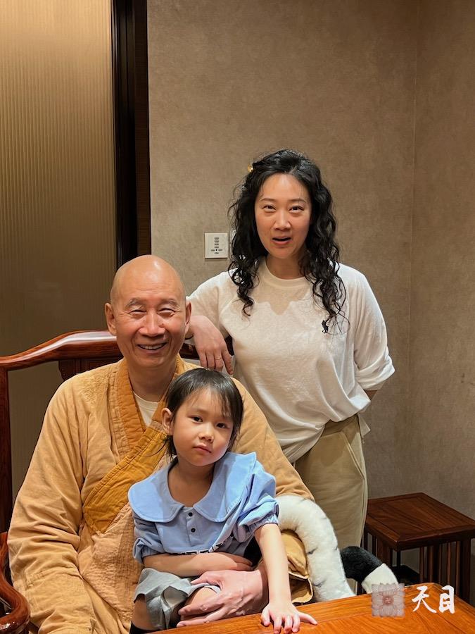 20240313圣观法师和女儿外孙女相聚在中山喜来登