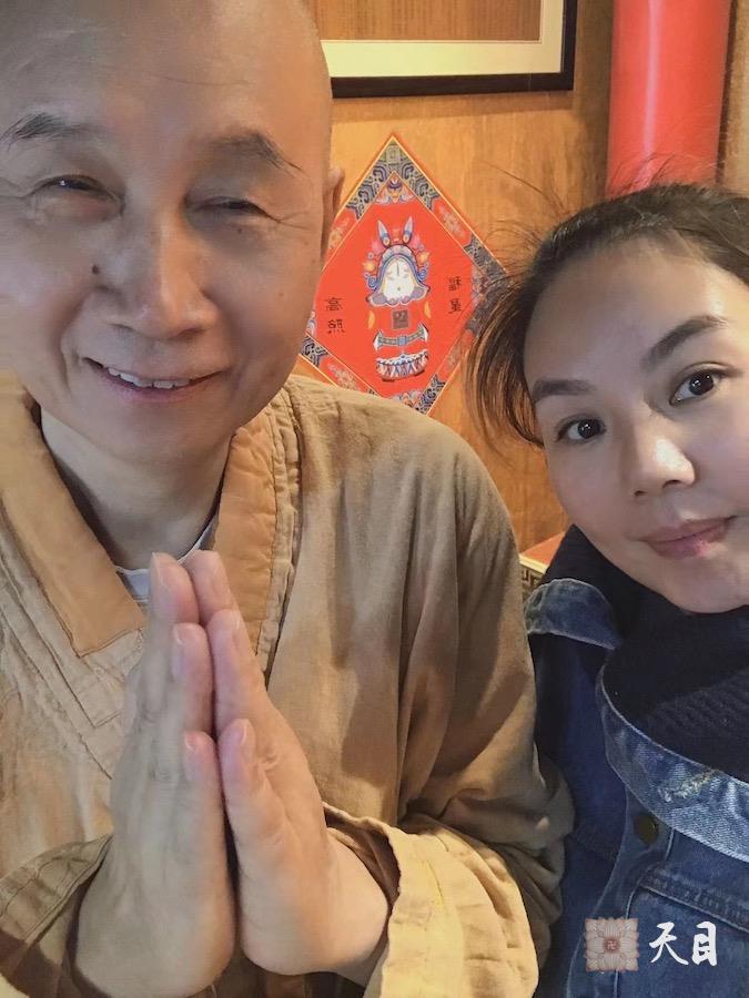 20240106圣观法师在中山常静居士的莲花地佛教珍宝主题文化店