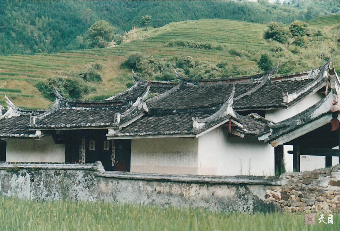 19990725徐志强（出家前的圣观法师）骑行至福建龙岩新罗万安四村村西坑源自然村寻祖宗徐氏宗祠崇德堂