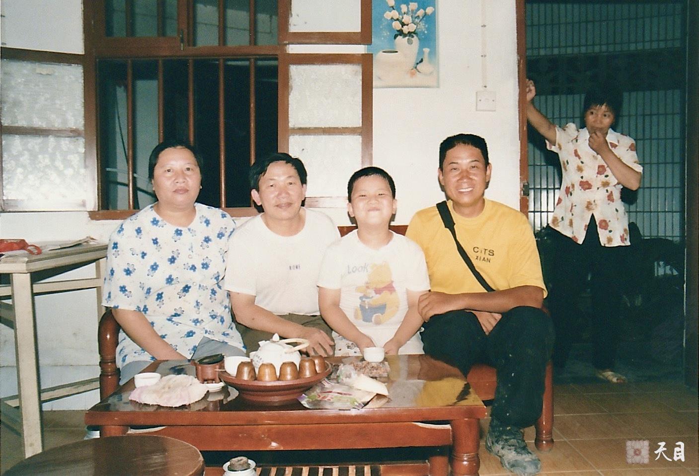 19990725徐志强（出家前的圣观法师）骑行至福建龙岩新罗万安四村村西坑源自然村寻祖宗在四村村委会