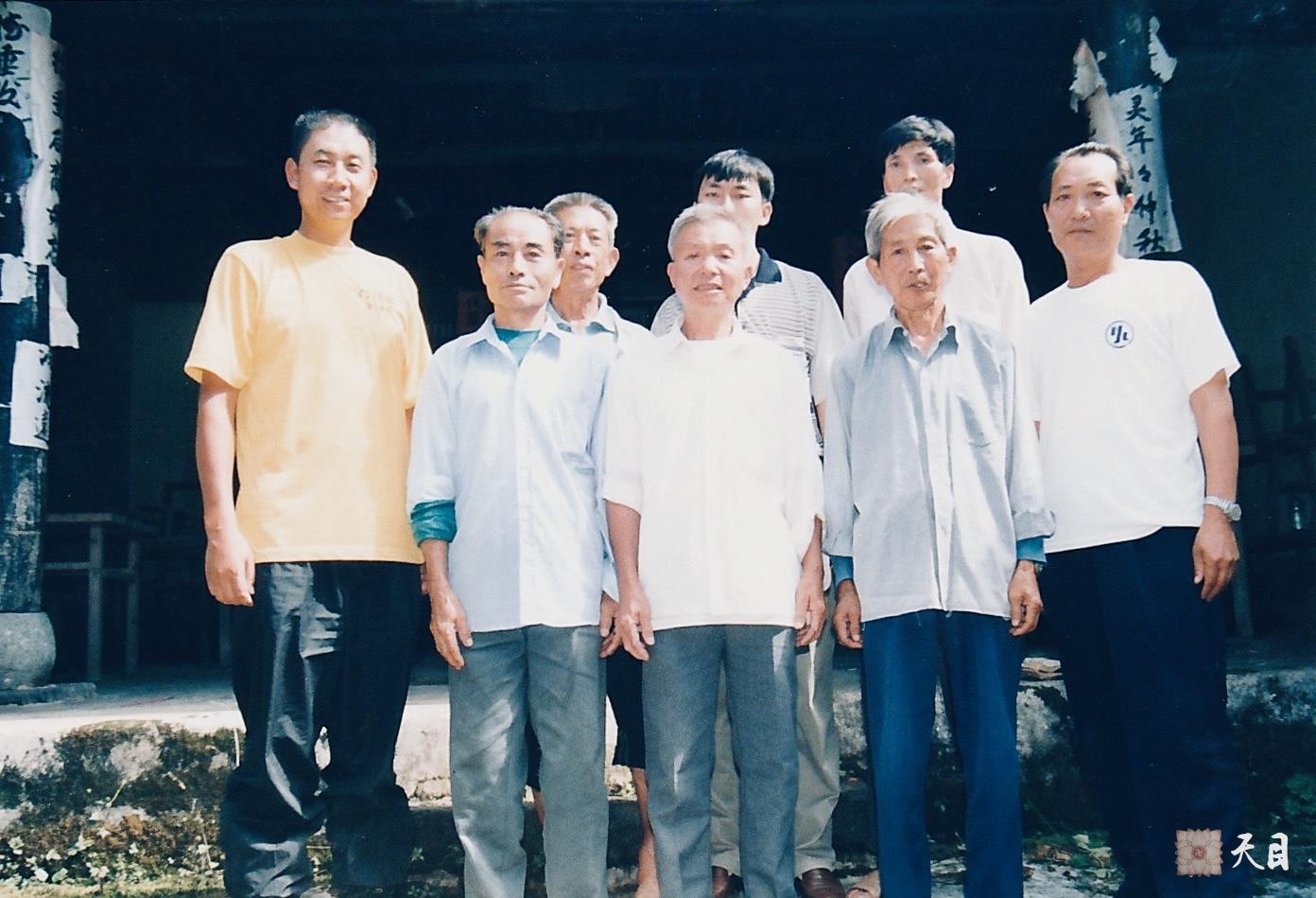 19990725徐志强（出家前的圣观法师）骑行至福建龙岩新罗万安四村村西坑源自然村寻祖宗徐氏宗祠崇德堂