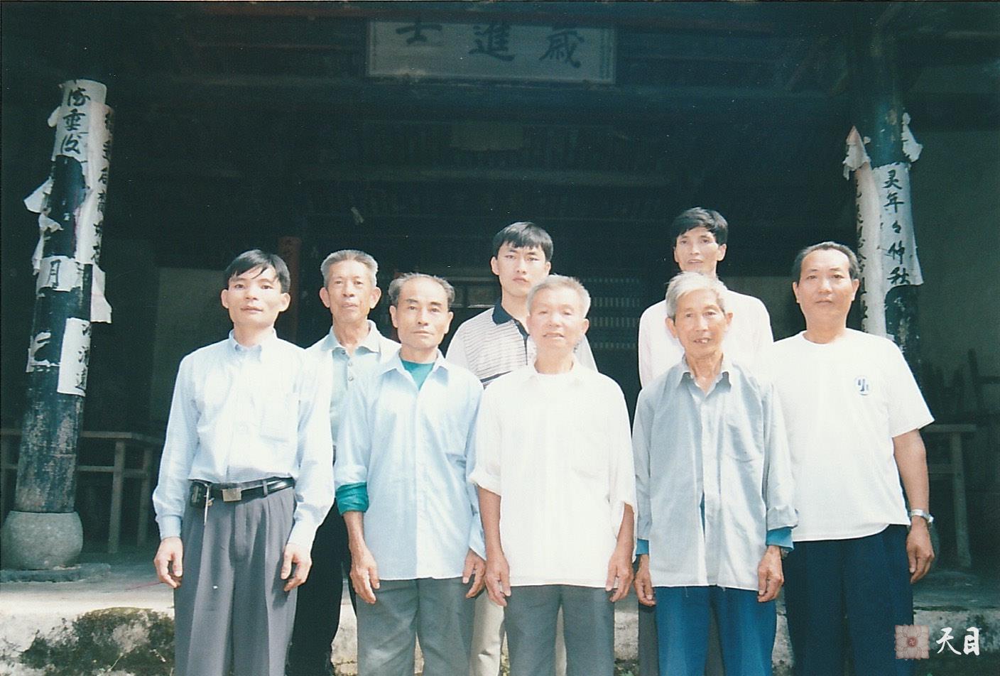 19990725徐志强（出家前的圣观法师）骑行至福建龙岩新罗万安四村村西坑源自然村寻祖宗徐氏宗祠崇德堂