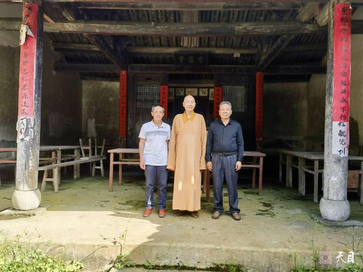 20240526圣观法师在福建龙岩新罗万安四村村西坑源自然村徐氏宗祠崇德堂拜祖宗1