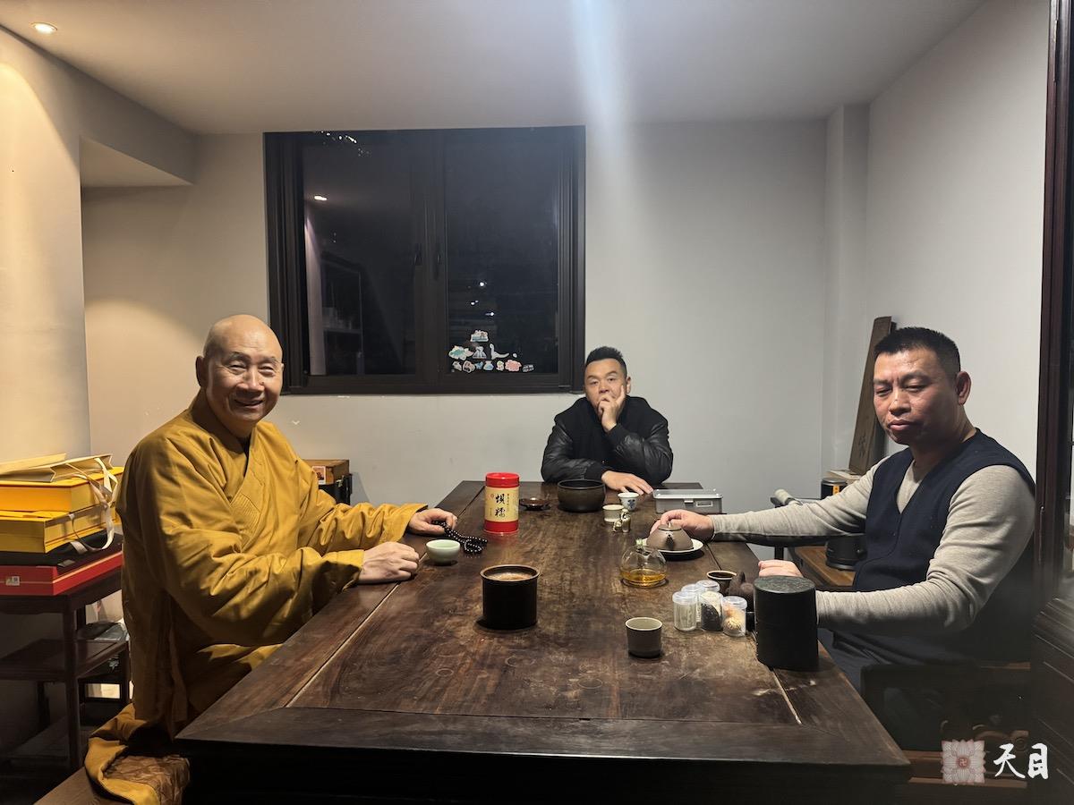 20241231圣观法师在温州弘法期间加持常无居士位于温州鹿城区瓯海路的贞素食茶茶馆云开贞素店