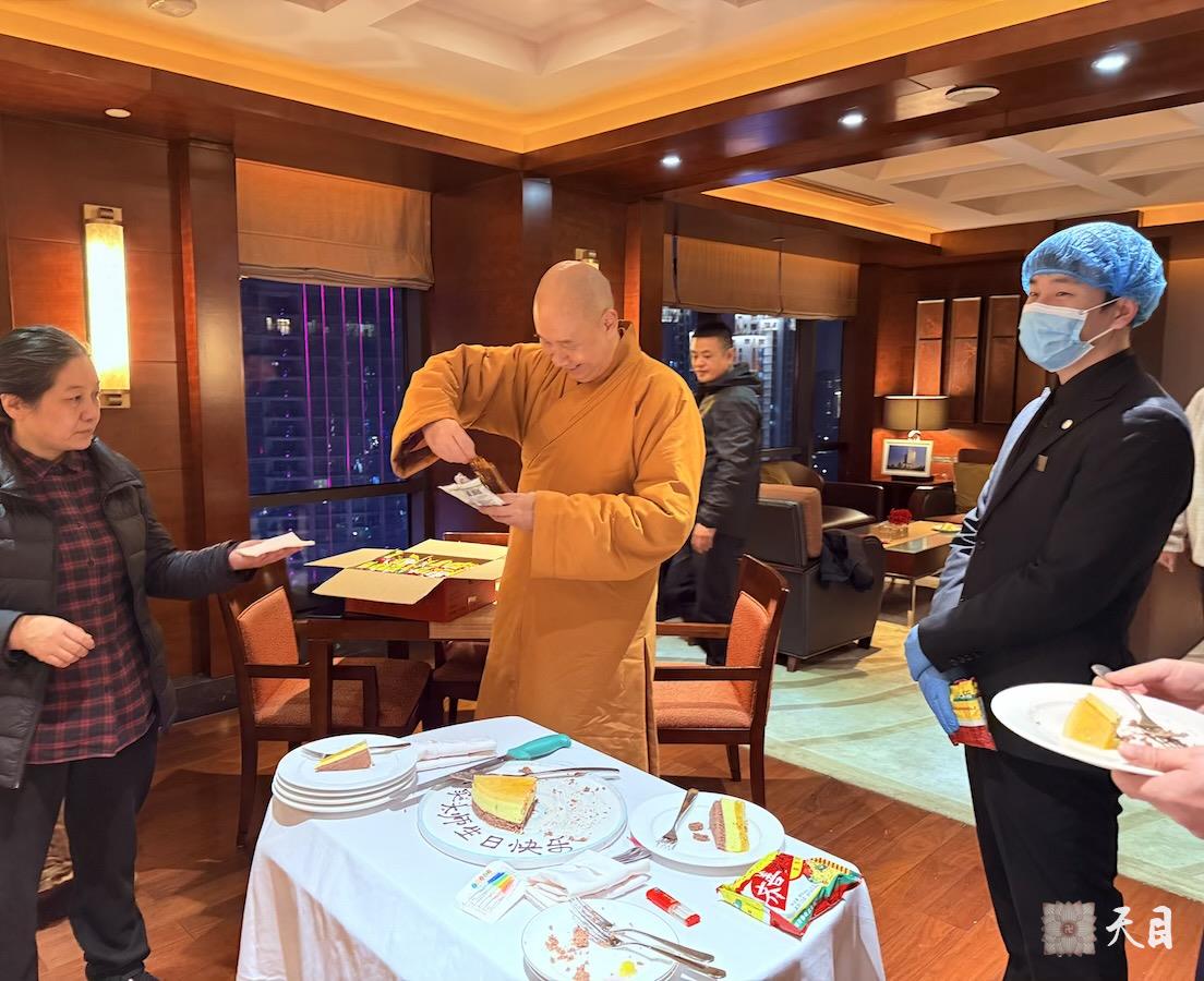 20250112圣观法师在温州喜来登加持果实法师生日5