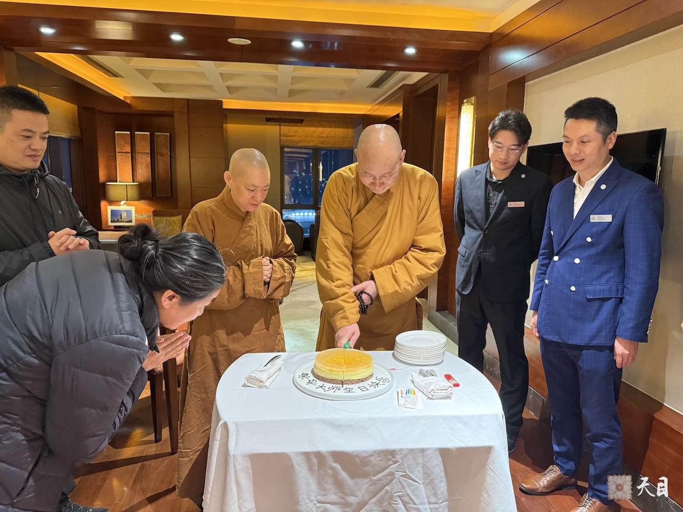 20250112圣观法师在温州喜来登加持果实法师生日5