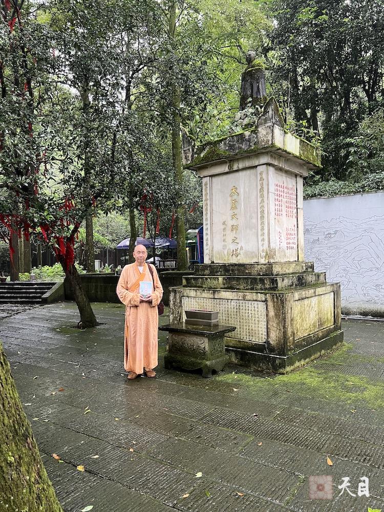 20240616圣观法师在重庆缙云山参访缙云寺瞻仰太虚大师塔