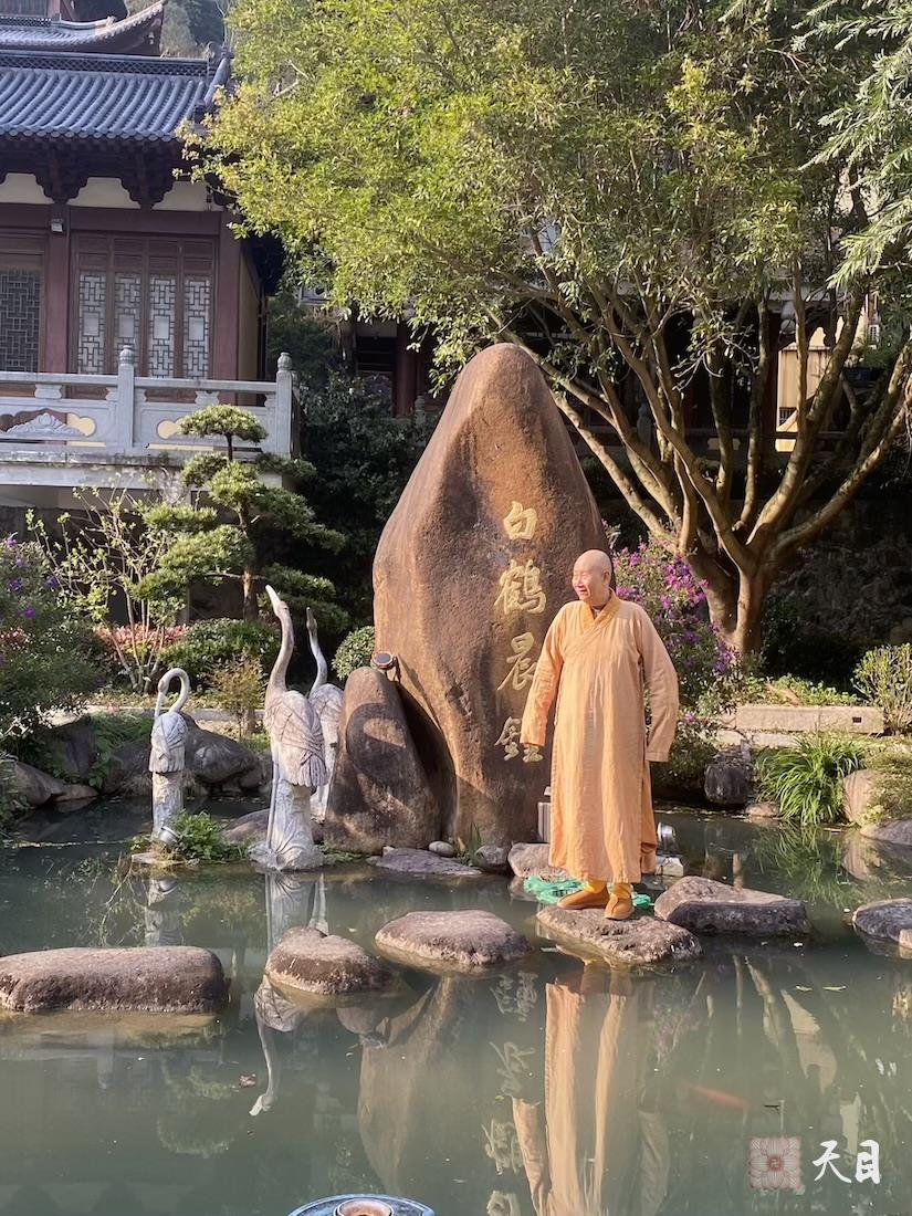 20250406圣观法师带领常和常无居士参访温州乐清白鹤寺瞻仰华山海法师塔2