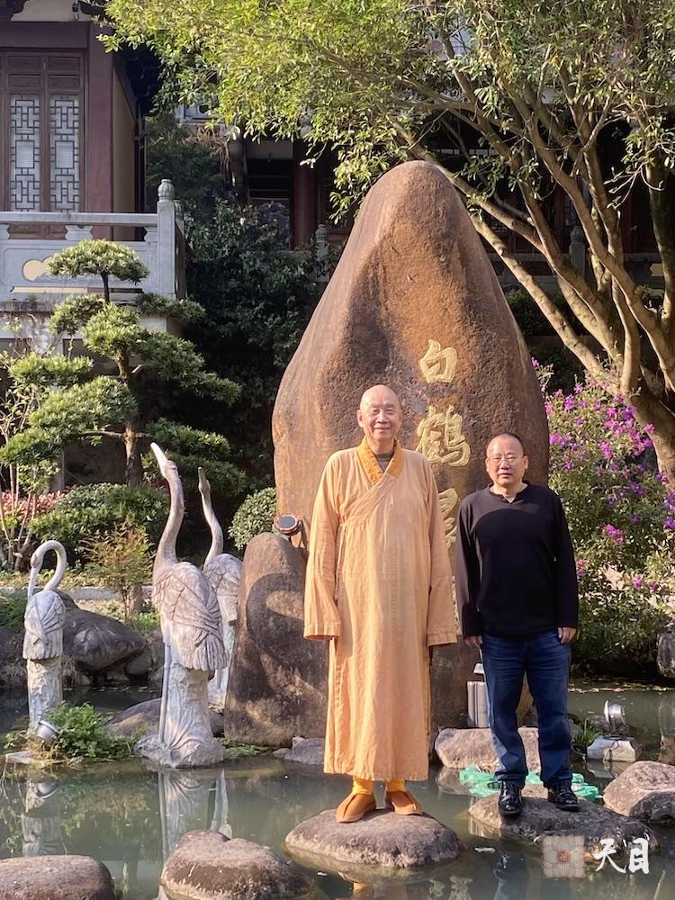 20250406圣观法师带领常和常无居士参访温州乐清白鹤寺瞻仰华山海法师塔2