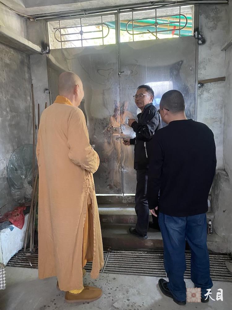 20250406圣观法师带领常和常无居士参访温州乐清白鹤寺瞻仰华山海法师塔3