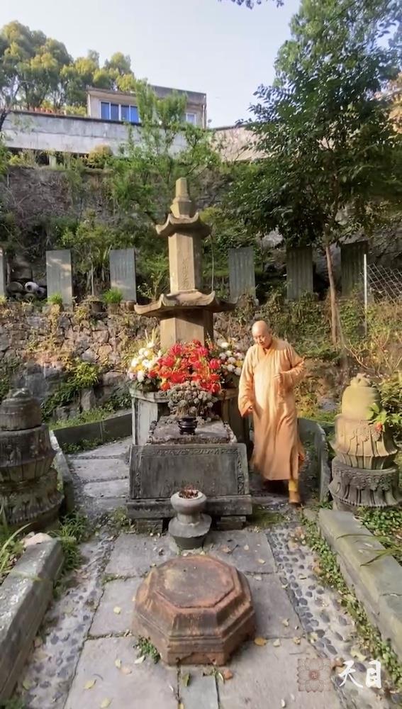 20250406圣观法师带领常和常无居士参访温州乐清白鹤寺瞻仰华山海法师塔5