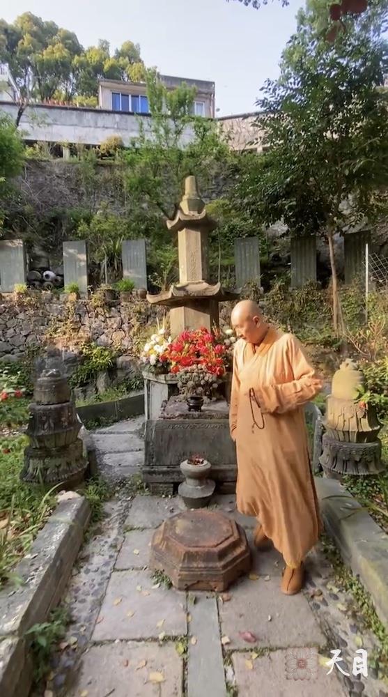 20250406圣观法师带领常和常无居士参访温州乐清白鹤寺瞻仰华山海法师塔5