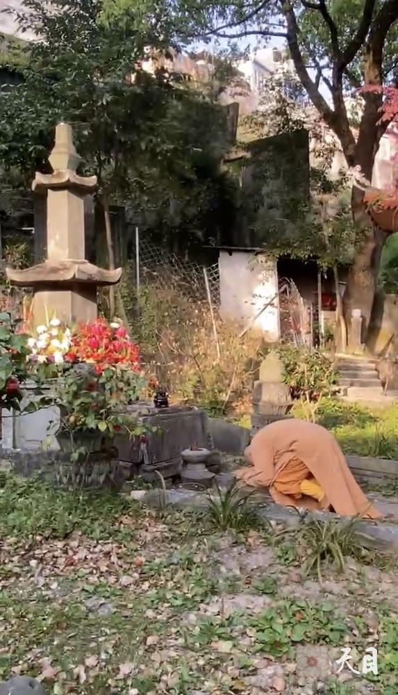 20250406圣观法师带领常和常无居士参访温州乐清白鹤寺瞻仰华山海法师塔6