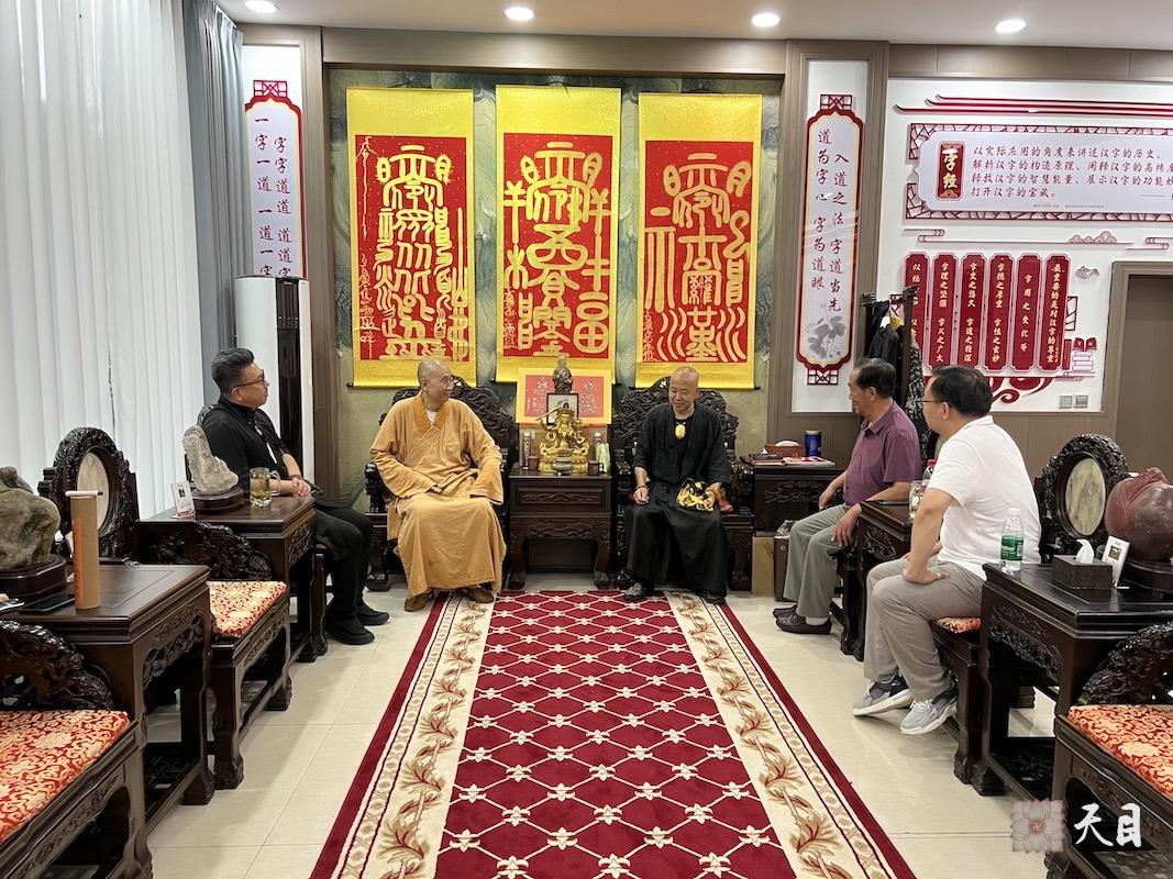 20240627圣观法师和中国农家乐第一家——徐家大院创始人徐纪元相聚在成都徐家大院3