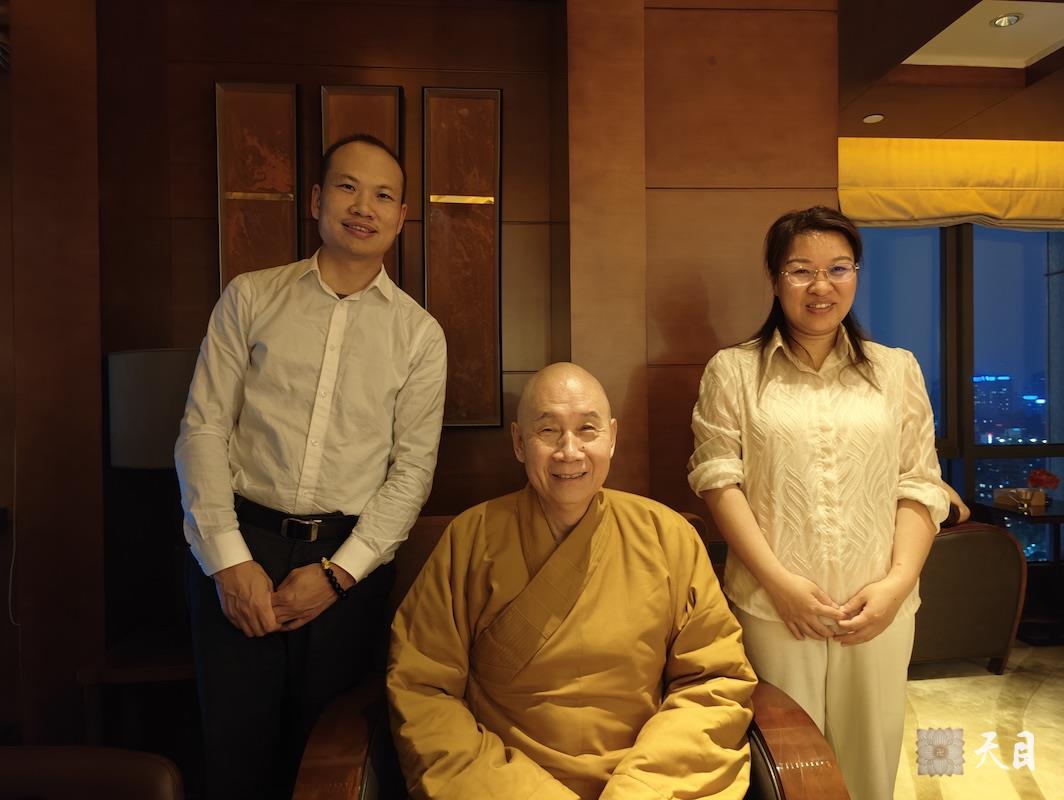 20250312圣观法师在温州喜来登接见来自深圳的常红常扬居士夫妇