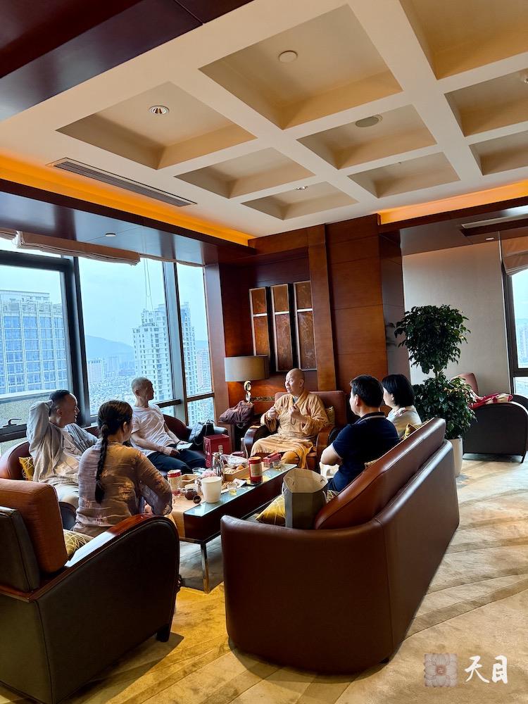 20250607圣观法师在温州喜来登接见来自义乌及温州本地信众并给大家慈悲开示