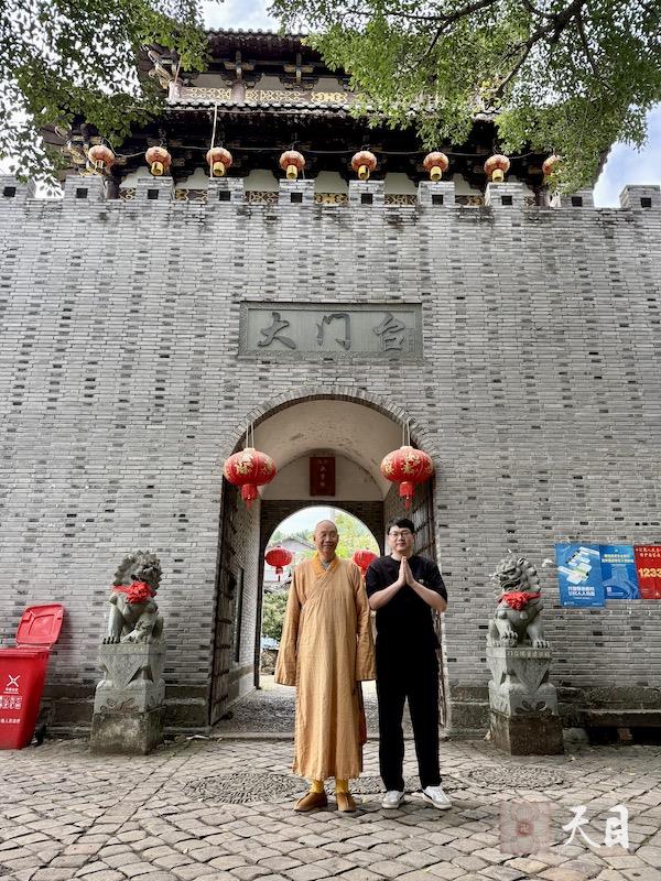 20250527圣观法师在温州永嘉枫林徐定超纪念馆1——大门台