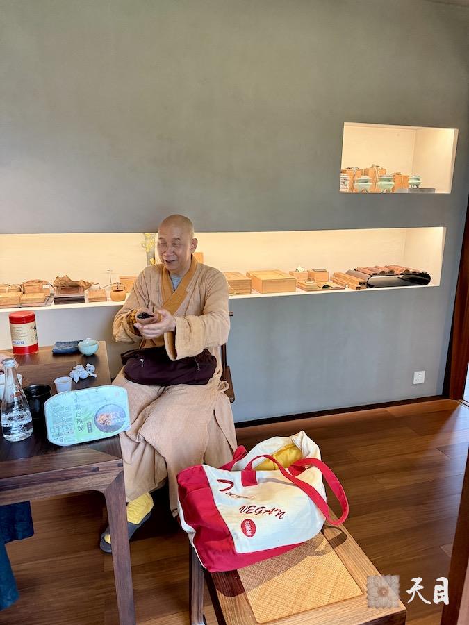 20250522圣观法师在温州弘法期间来到温州鹿城区徐定超旧居徐宅大屋1