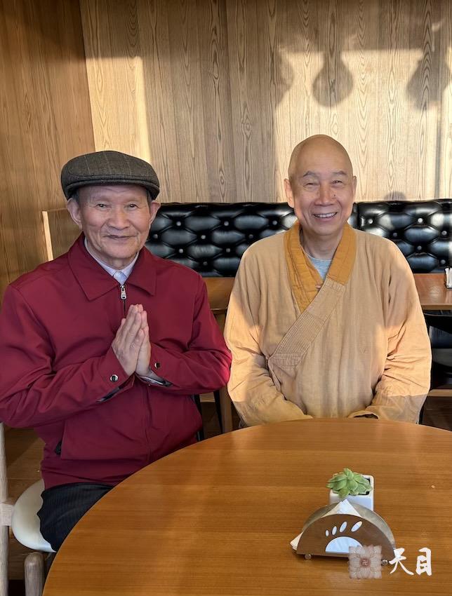 20250924圣观法师和徐殿庭书法家相聚在郑州建业艾美行政酒廊