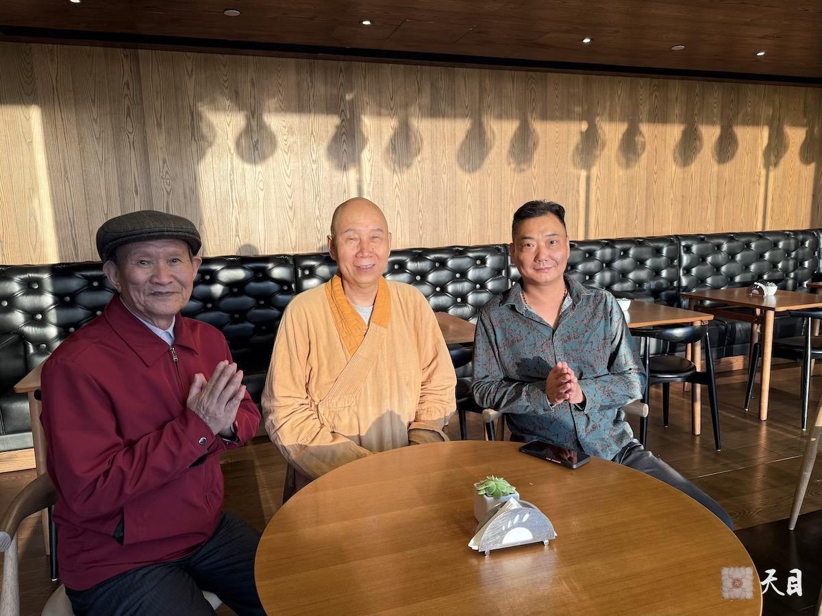 20250924圣观法师和徐殿庭书法家相聚在郑州建业艾美行政酒廊