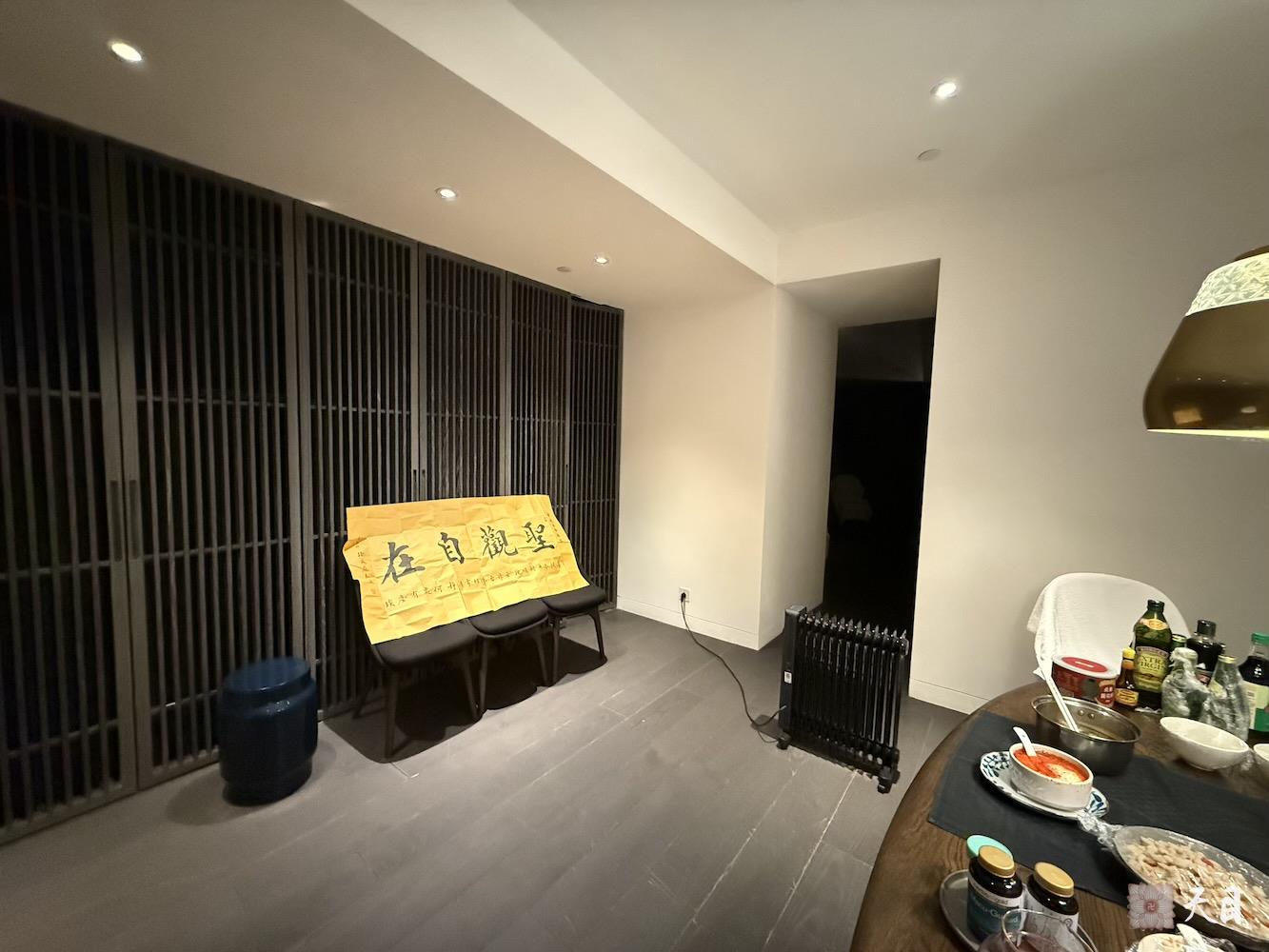 20250925圣观法师在郑州收到徐殿庭书法家供养“圣观自在”书法