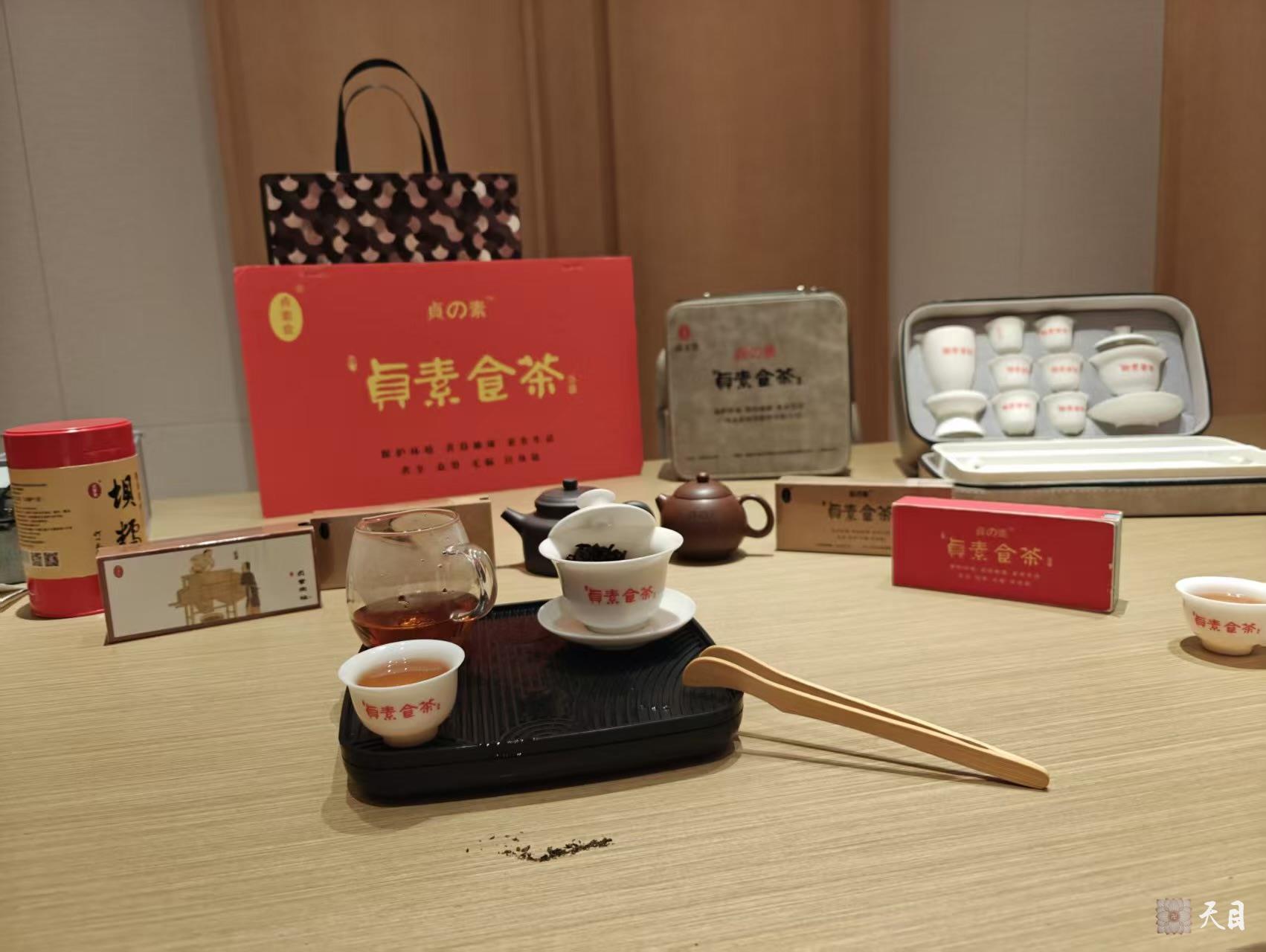 20260222春节正月初六圣观法师在东莞万豪接见来自深圳的常红常扬居士夫妇