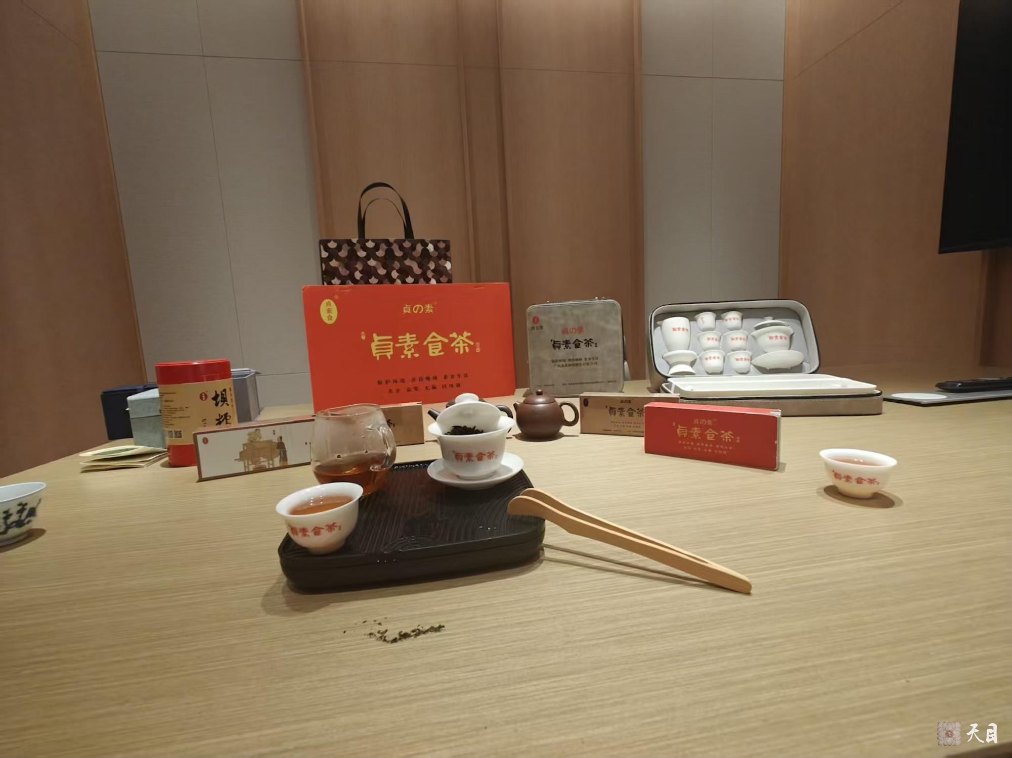 20260222春节正月初六圣观法师在东莞万豪接见来自深圳的常红常扬居士夫妇