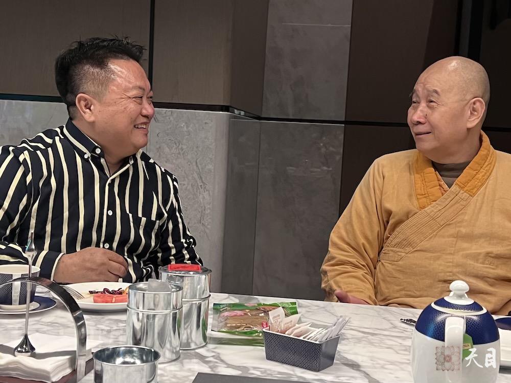 20260123圣观法师在揭阳万豪接见加持来自汕头的洪春德居士贞素禅豆腐