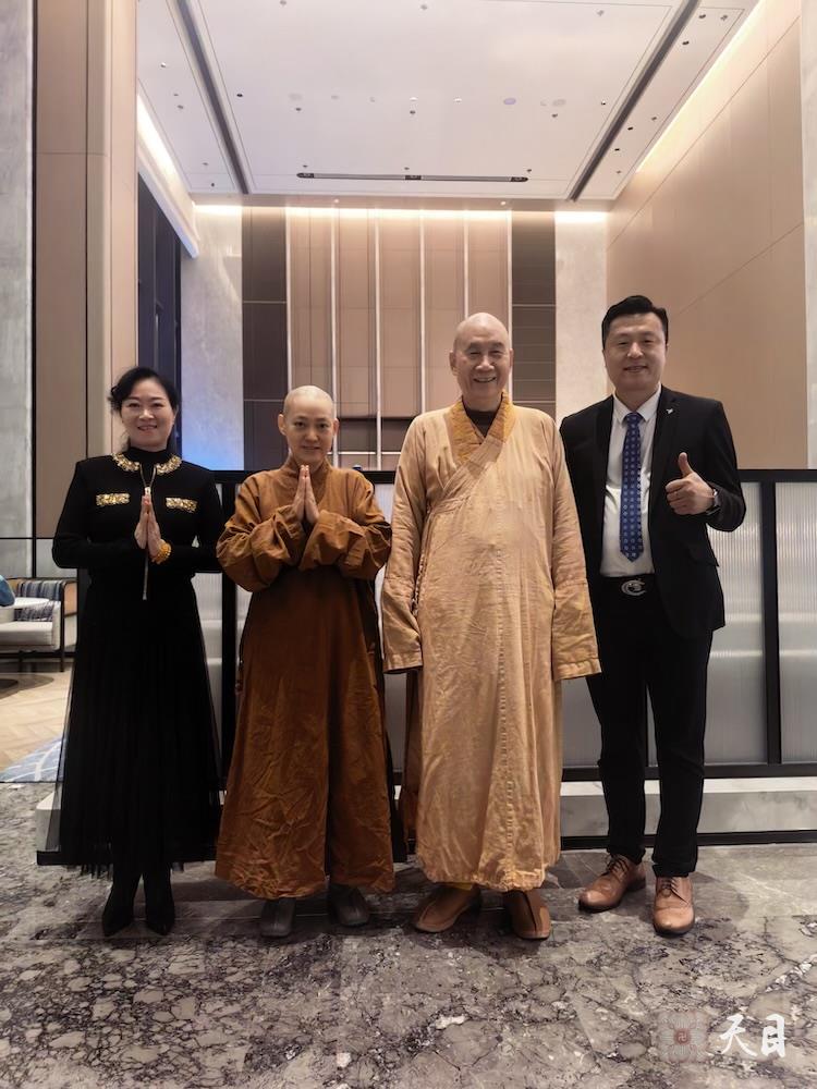 20260123圣观法师带领果实法师在揭阳万豪大堂吧和果珍居士、Forest马总合影