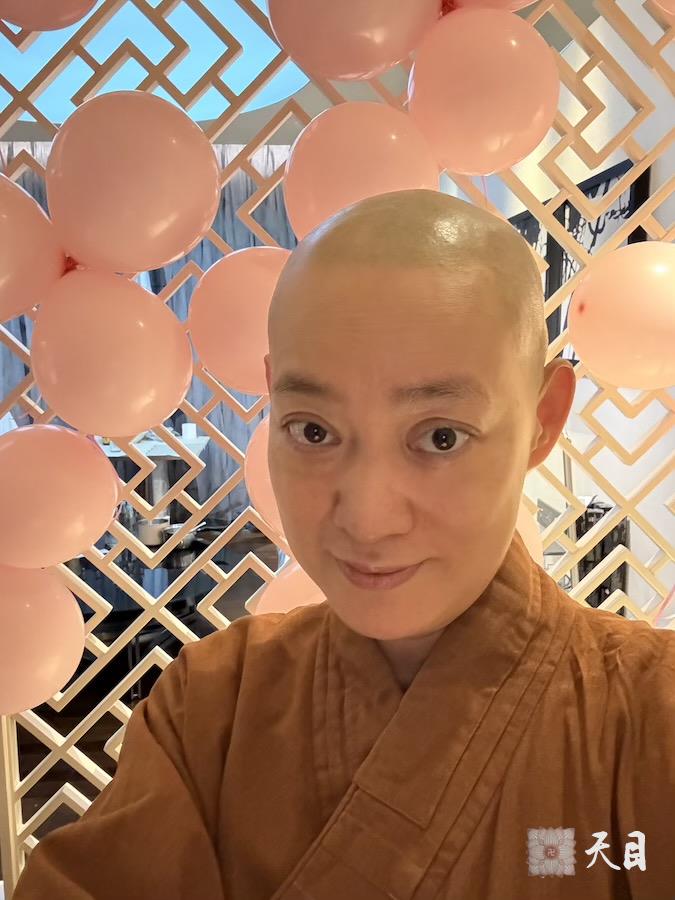 20260112果实法师礼请恩师圣观法师在厦门艾美加持生日1