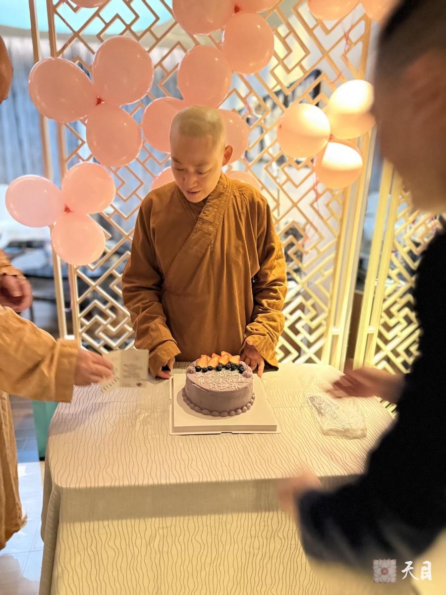 20260112圣观法师在厦门艾美加持果实法师生日1