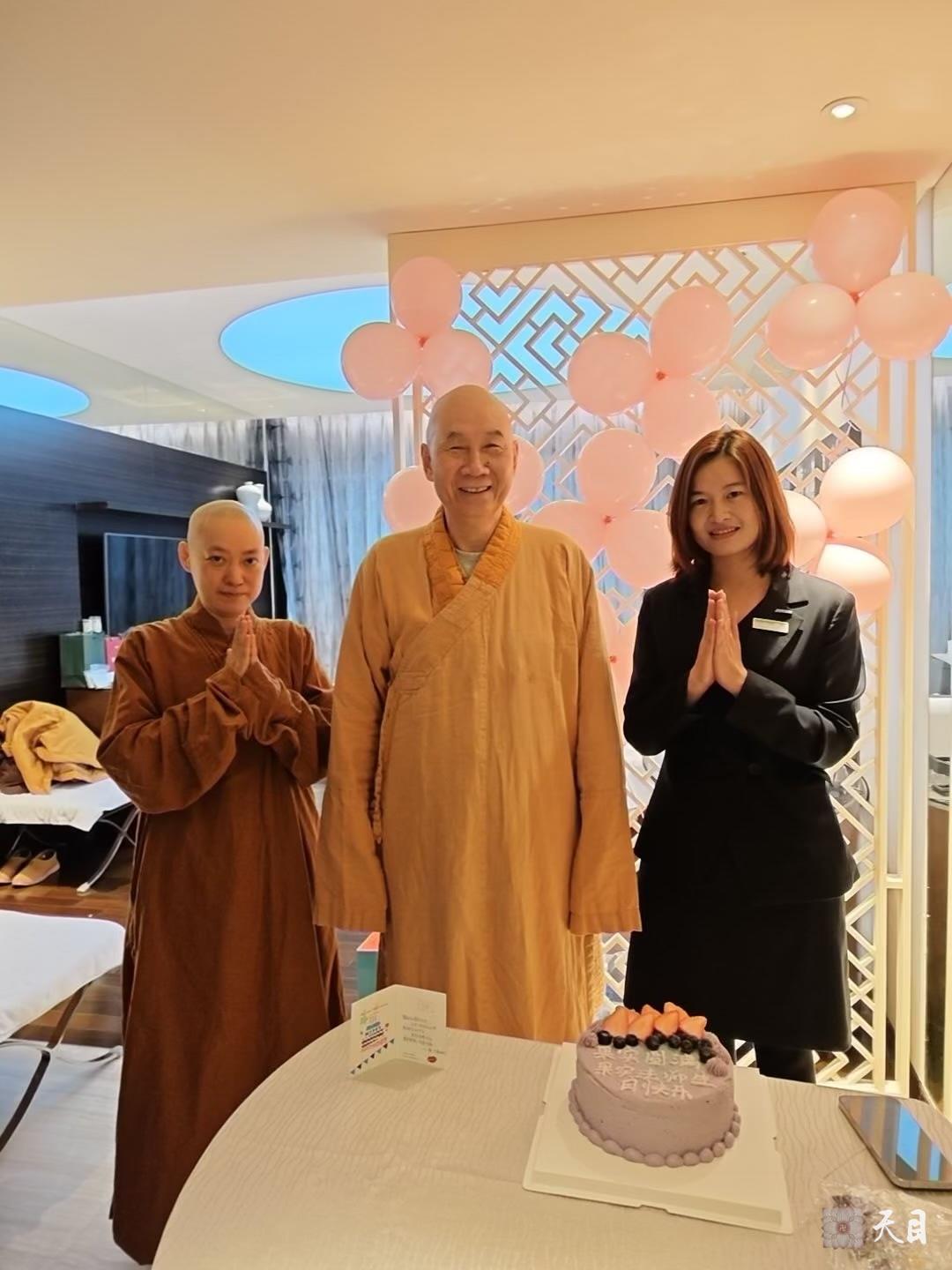 20260112圣观法师在厦门艾美加持果实法师生日3