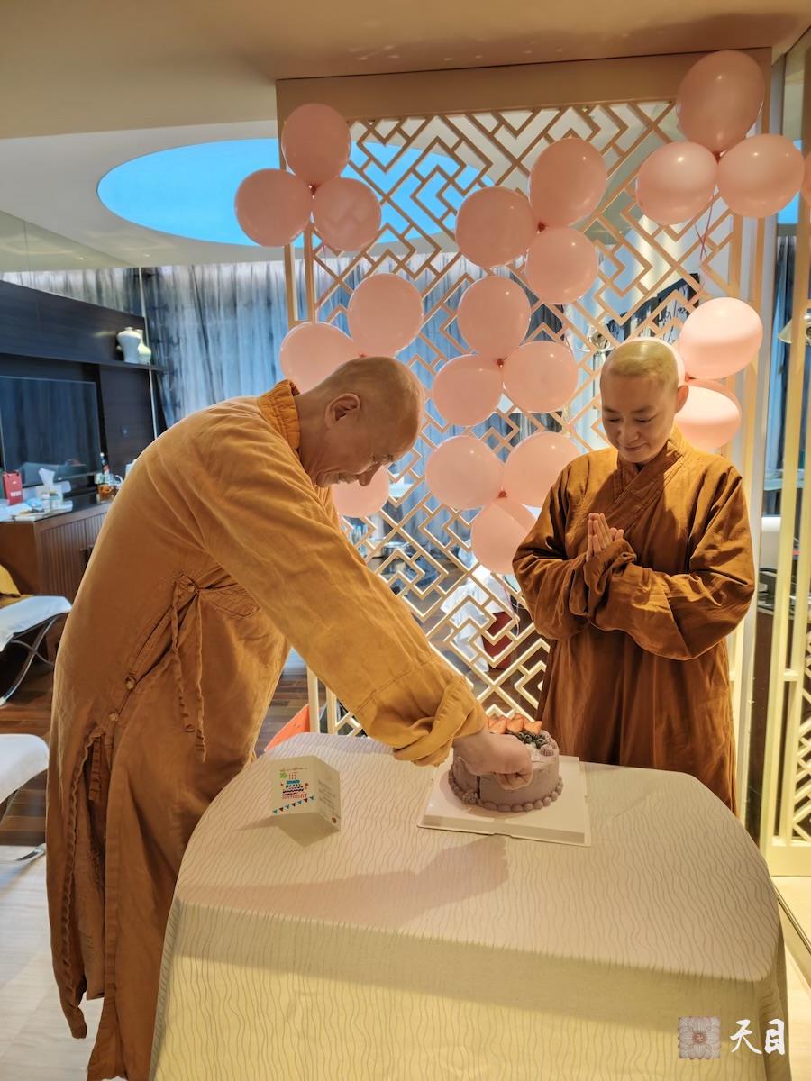20260112圣观法师在厦门艾美加持果实法师生日4