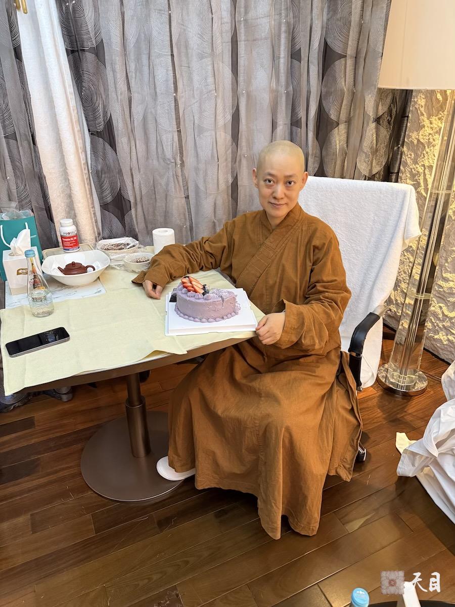 20260112果实法师礼请恩师圣观法师在厦门艾美加持生日7