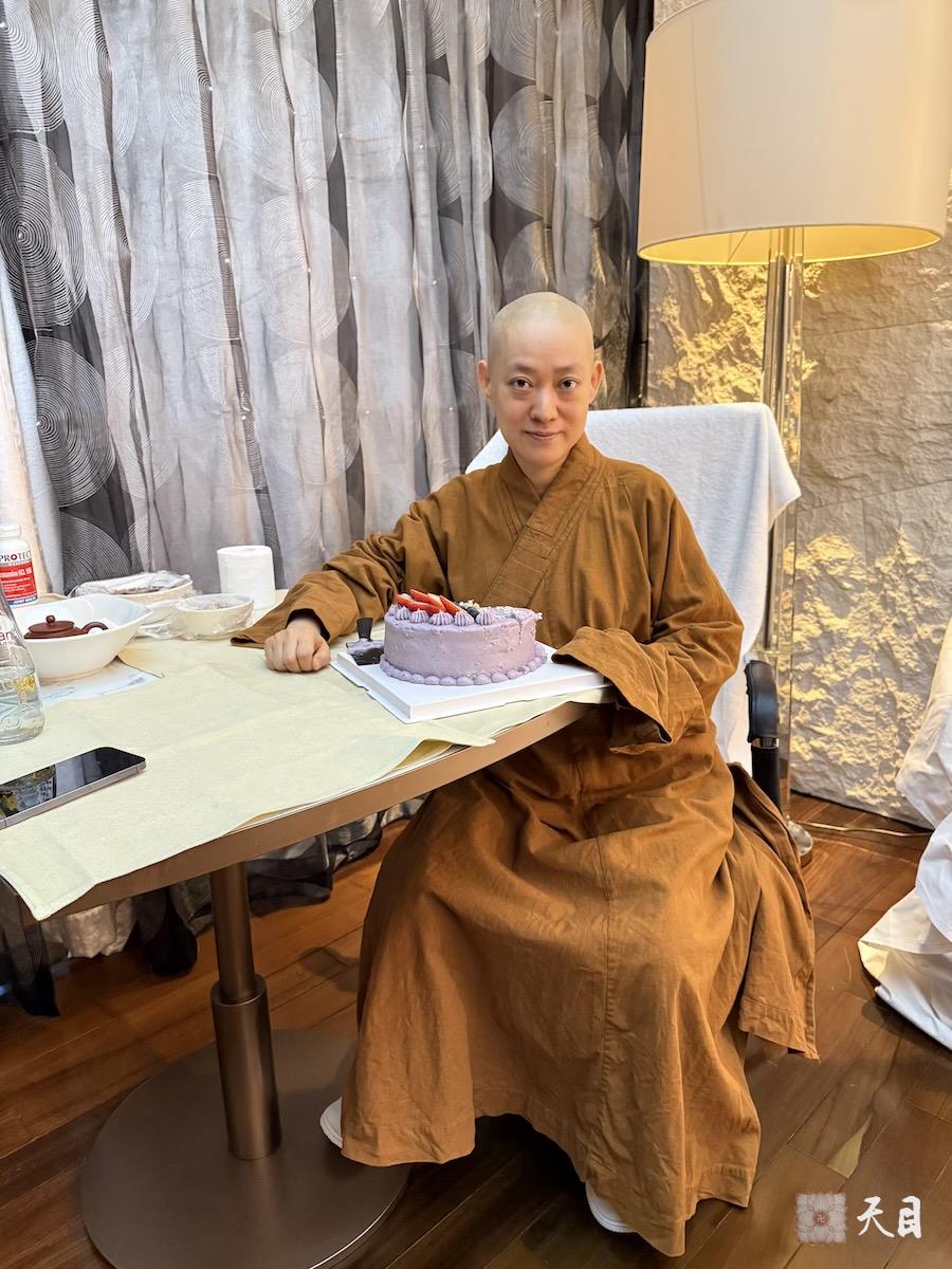 20260112果实法师礼请恩师圣观法师在厦门艾美加持生日7